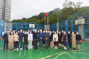 學院院長、副院長、教職員和學生代表出席升旗儀式。